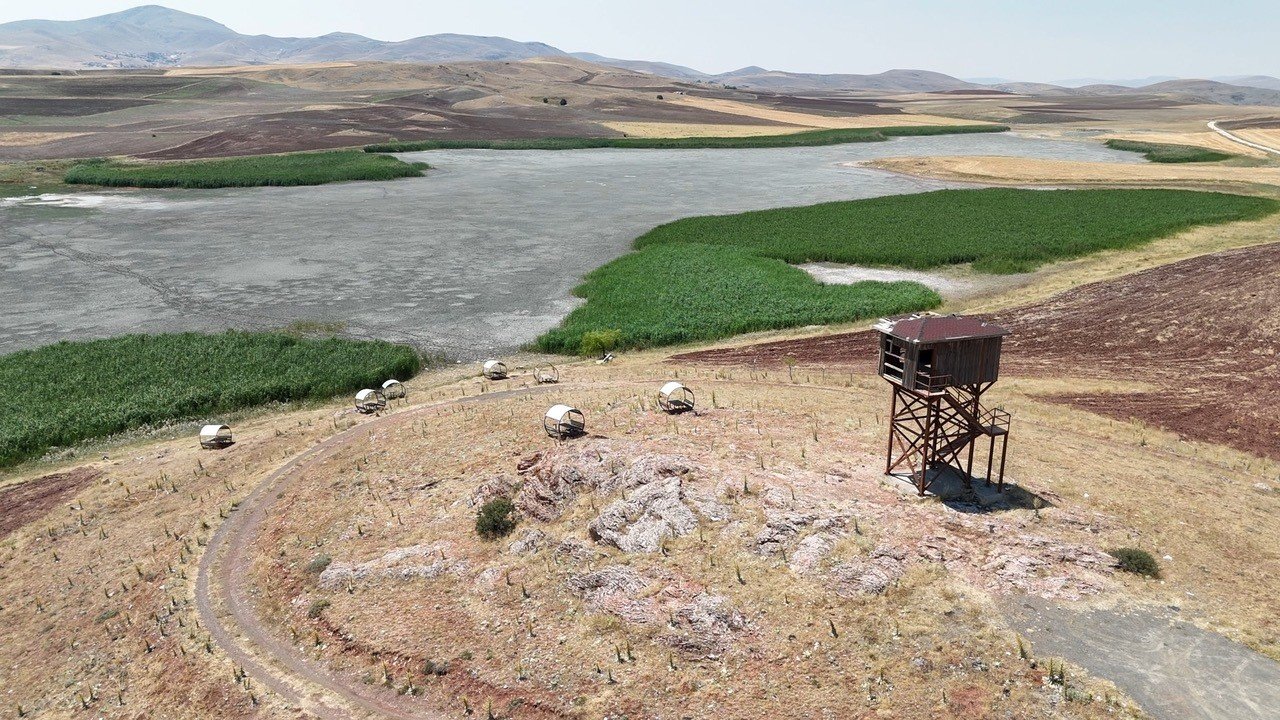 Kuraklıktan göller bir bir kuruyor