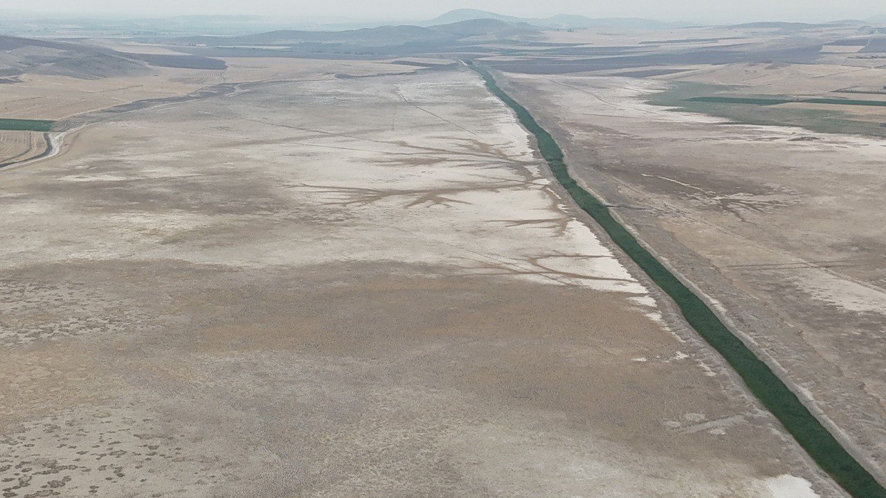 Kuraklıktan göller bir bir kuruyor