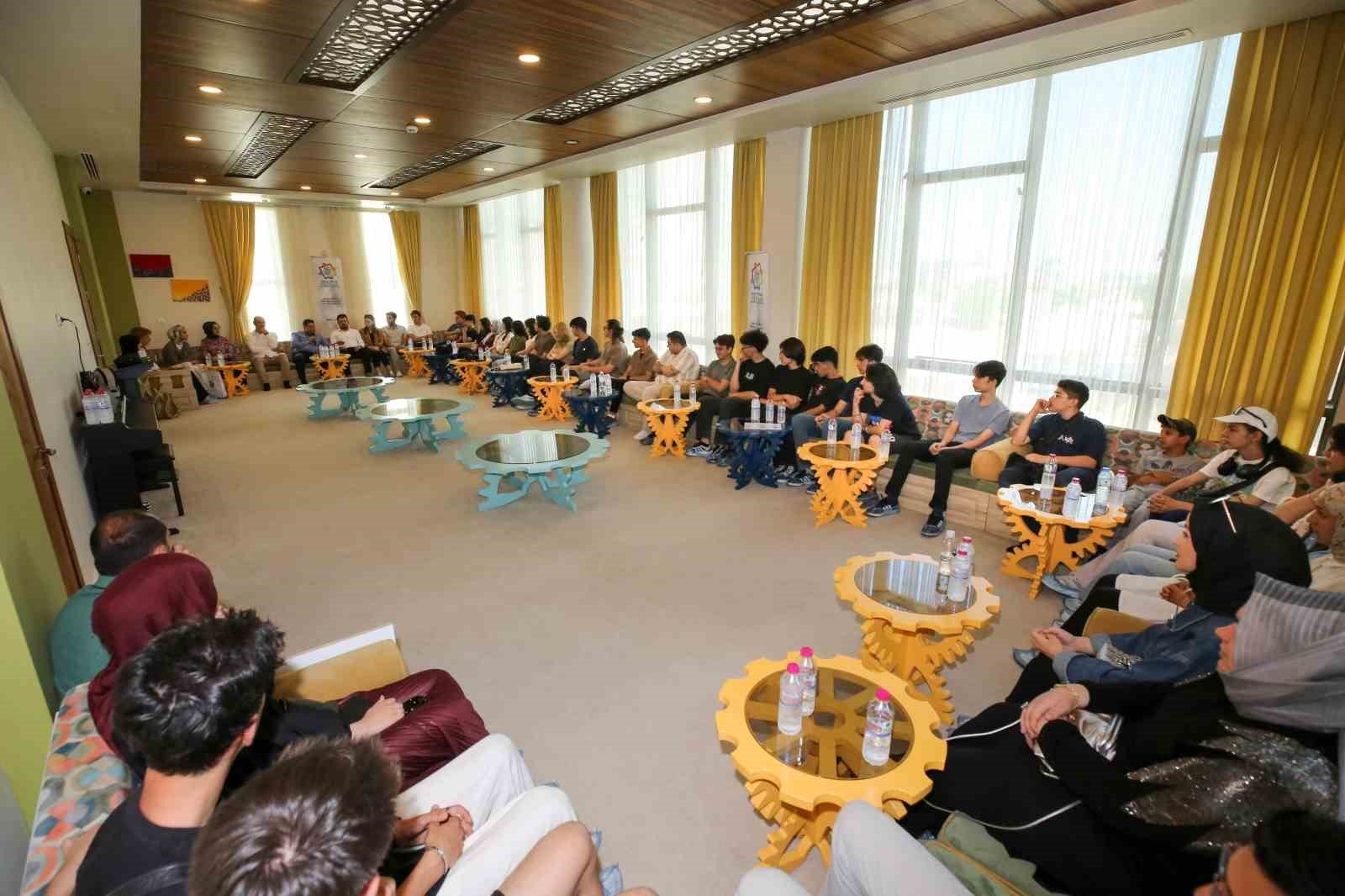 Meram’da yaz, Gençlik Meclisiyle hem eğitici hem eğlenceli geçiyor