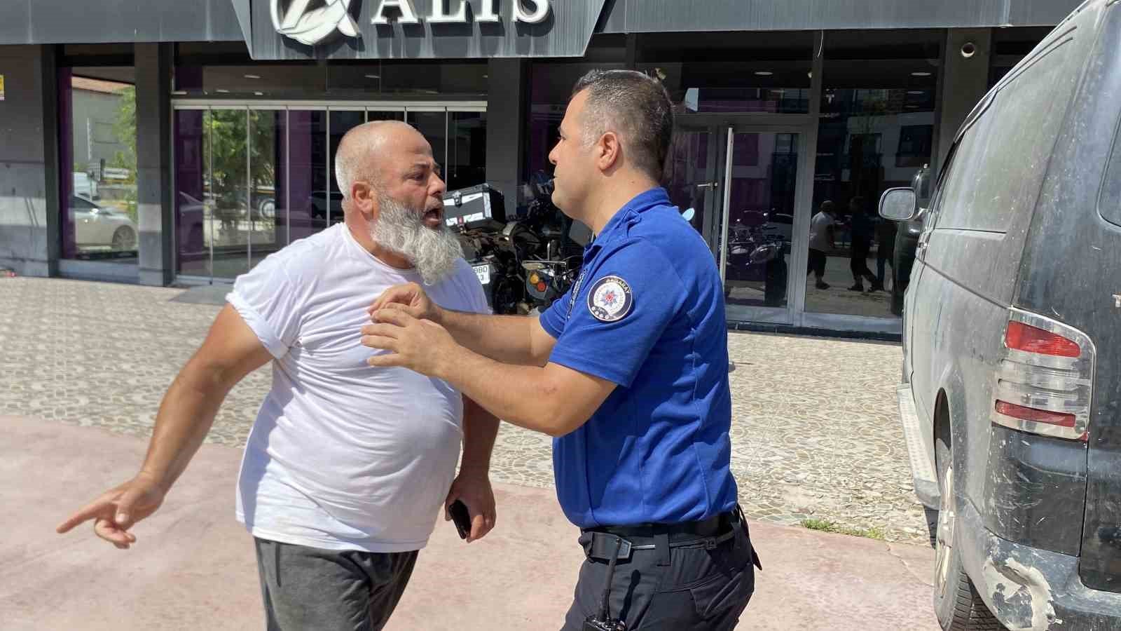 Kadını telefonla rahatsız eden şüpheli kendini lokantanın tuvaletine kilitledi