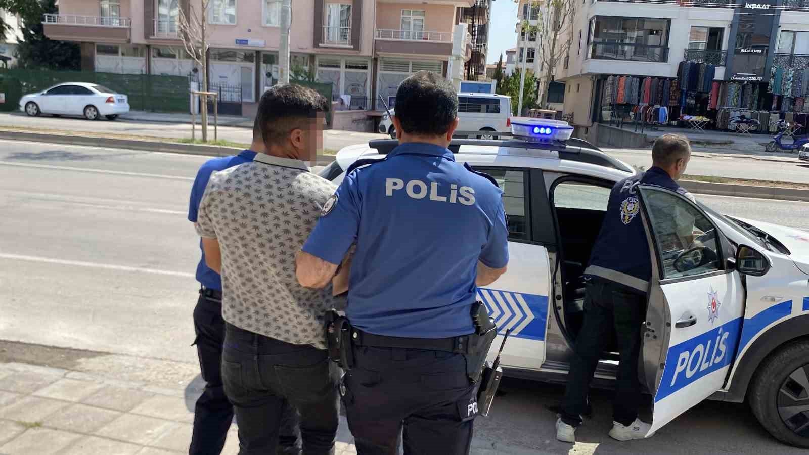 Kadını telefonla rahatsız eden şüpheli kendini lokantanın tuvaletine kilitledi