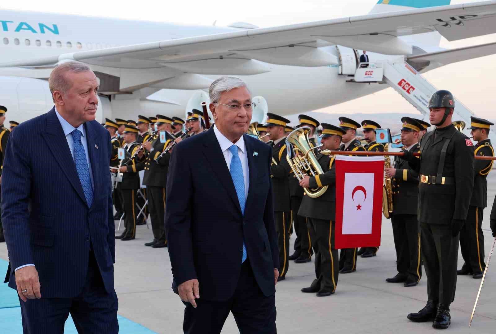 Cumhurbaşkanı Erdoğan, Kazakistan Cumhurbaşkanı Tokayev’i resmi törenle karşıladı