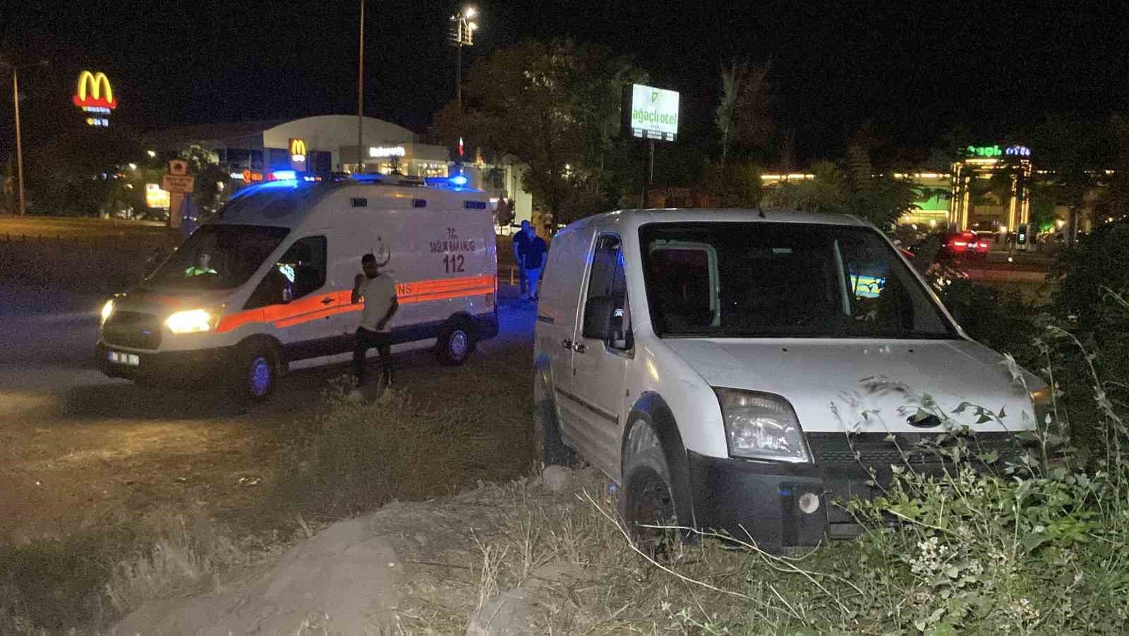 Alkollü ve ehliyetsiz sürücü kaza yaptı: Sürücü ağır yaralı