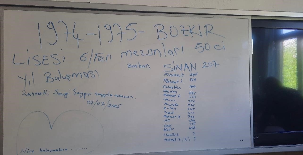 50 yıl sonra mezun oldukları okulda buluştular